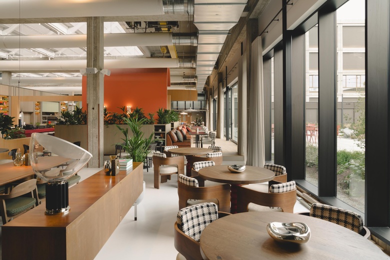 KantoorruimteaanSluisjesdijk 159<br/> inRotterdam