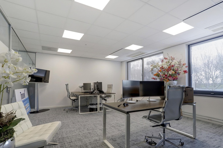 KantoorruimteaanHoogeveenenweg 100<br/> inNieuwerkerk aan den IJssel