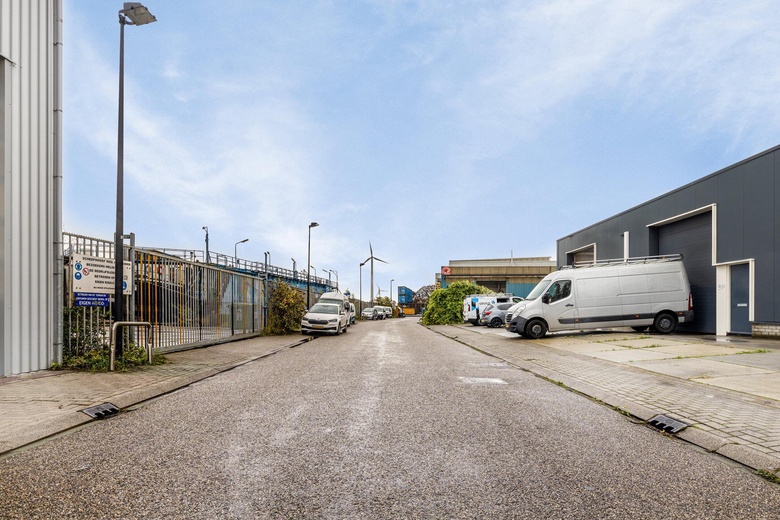 BedrijfsruimteaanZomerdijk 23<br/> inZaandam