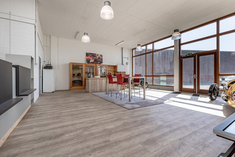 BedrijfsruimteaanHurksestraat 18 02<br/> inEindhoven BedrijfsruimteaanHurksestraat 18 02<br/> inEindhoven