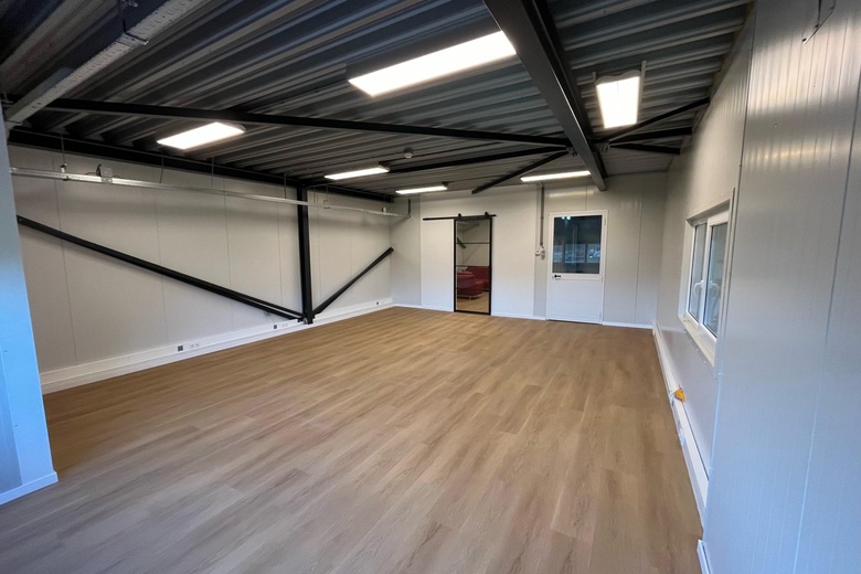 BedrijfsruimteaanMiddelweg 53<br/> inNieuwkuijk