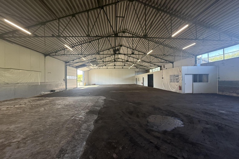 BedrijfsruimteaanWaalbandijk 115<br/> inDodewaard BedrijfsruimteaanWaalbandijk 115<br/> inDodewaard