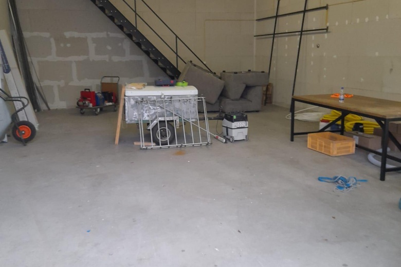 BedrijfsruimteaanPesetaweg 105<br/> inNieuw-Vennep