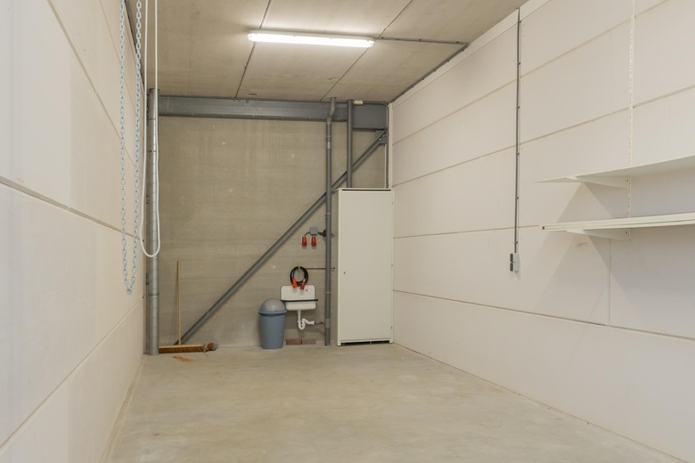 BedrijfsruimteaanVeerpolder 19 077<br/> inWarmond