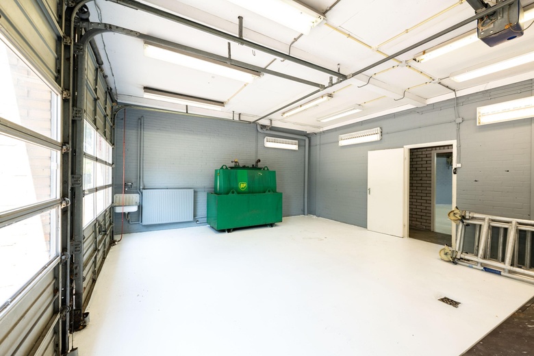 BedrijfsruimteaanRijksstraatweg 109<br/> inHellevoetsluis