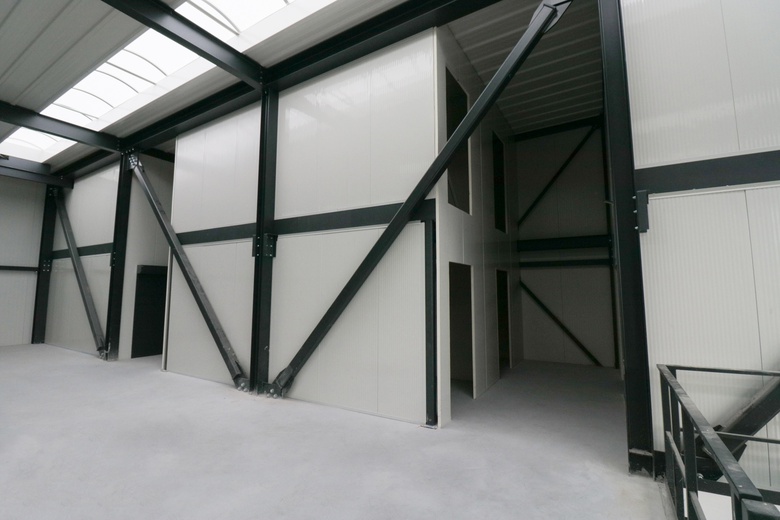 BedrijfsruimteaanParallelweg 1 a<br/> inSchelluinen