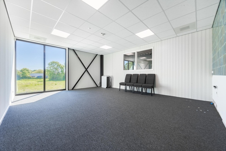 BedrijfsruimteaanDwarsvaartweg 6<br/> inLelystad BedrijfsruimteaanDwarsvaartweg 6<br/> inLelystad