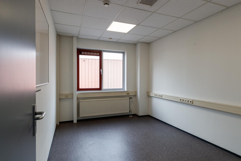 BedrijfsruimteaanBergveste 12<br/> inHouten BedrijfsruimteaanBergveste 12<br/> inHouten