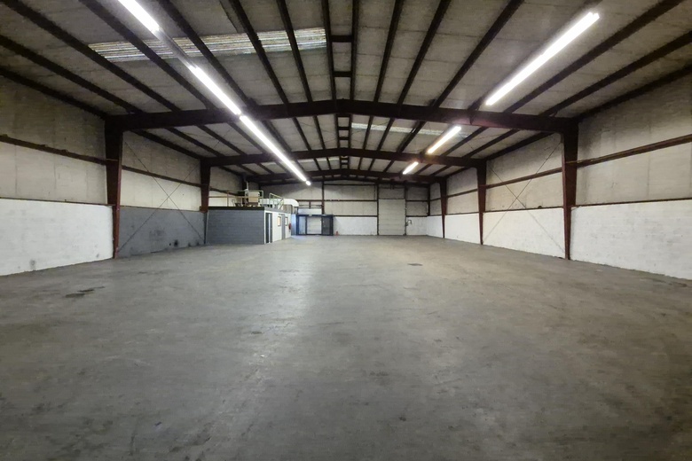 BedrijfsruimteaanAmbachtsstraat 6<br/> inHardinxveld-Giessendam