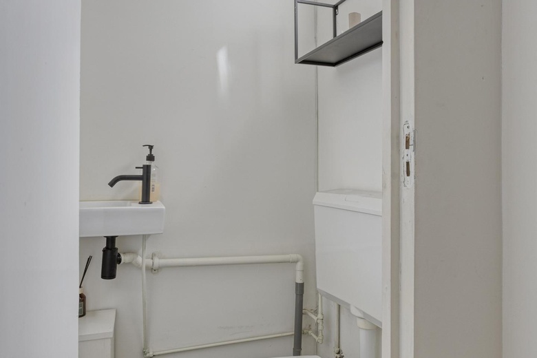 WinkelruimteaanBergse Dorpsstraat 31<br/> inRotterdam