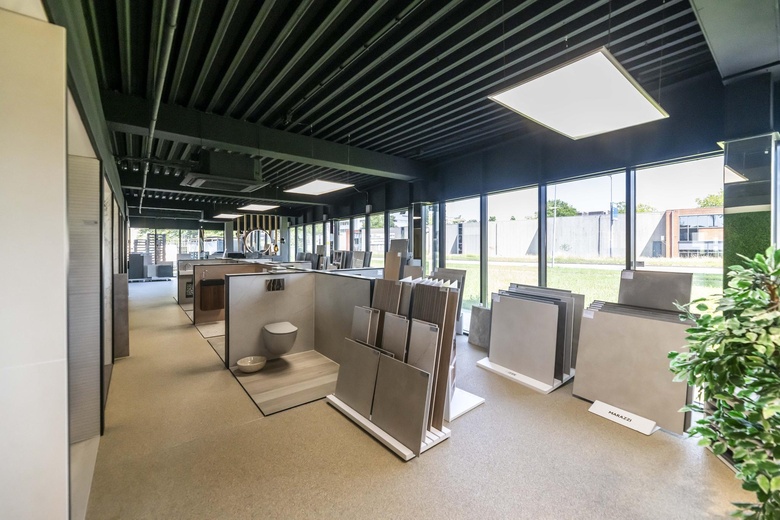BedrijfsruimteaanThurledeweg 30<br/> inRotterdam BedrijfsruimteaanThurledeweg 30<br/> inRotterdam