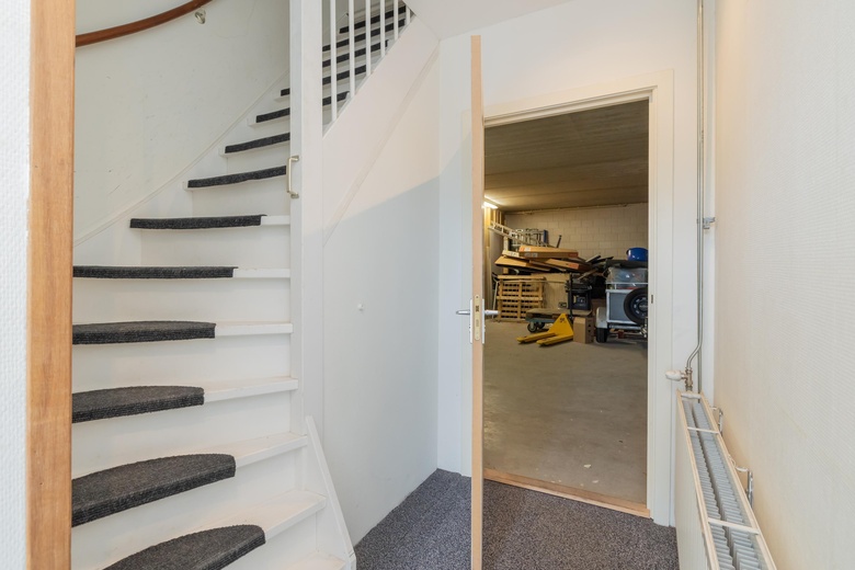 BedrijfsruimteaanAchthovenerweg 17 H<br/> inLeiderdorp