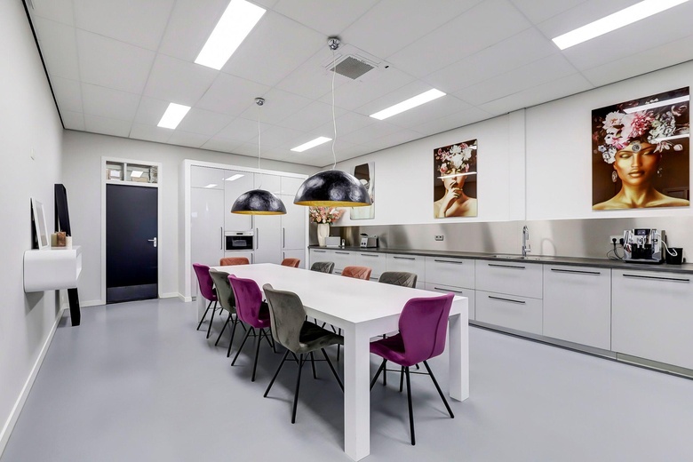 BedrijfsruimteaanDe Lasso-Zuid 9<br/> inRoelofarendsveen