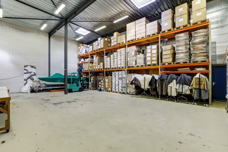 BedrijfsruimteaanDe Lasso-Zuid 9<br/> inRoelofarendsveen