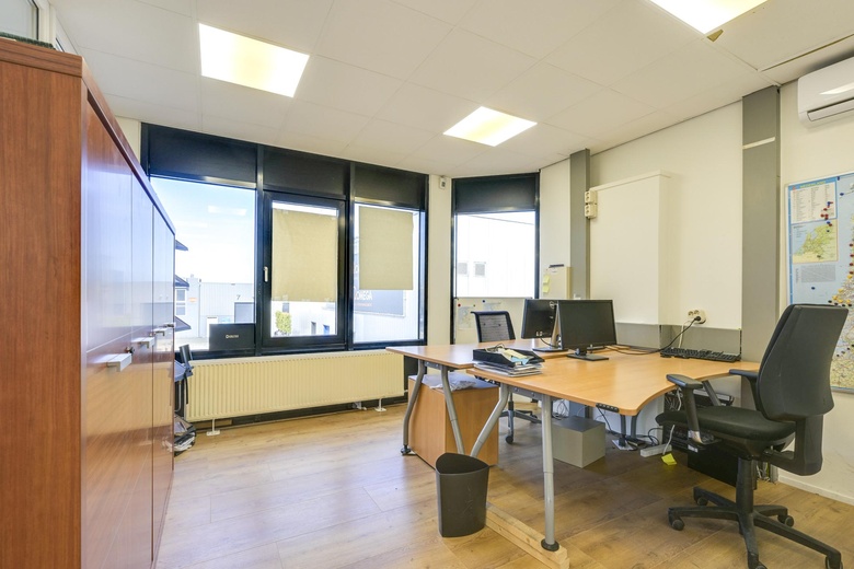 BedrijfsruimteaanWilgenkade 1<br/> inHouten