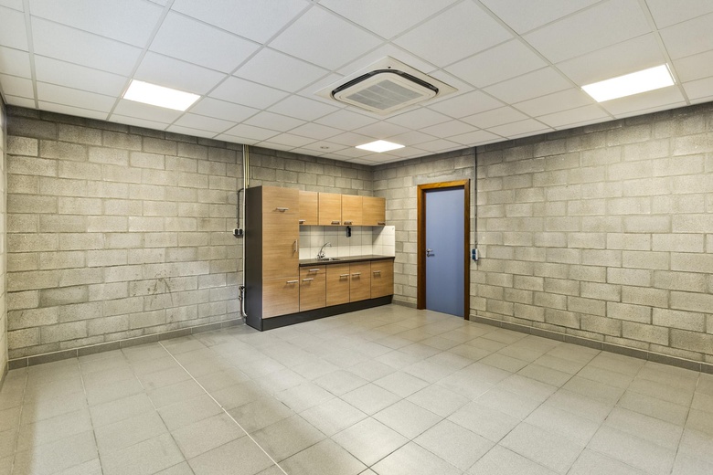 BedrijfsruimteaanHandelsstraat 9<br/> inSittard BedrijfsruimteaanHandelsstraat 9<br/> inSittard