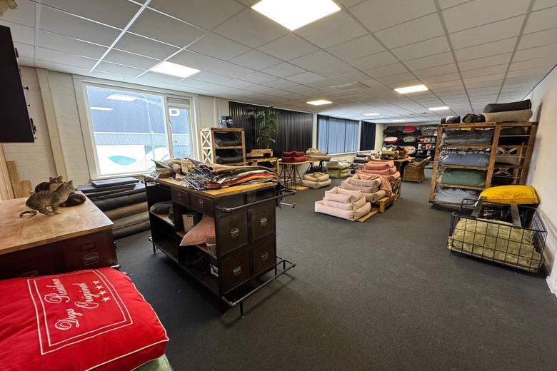 BedrijfsruimteaanElftweg 40 - 42<br/> inRaamsdonksveer