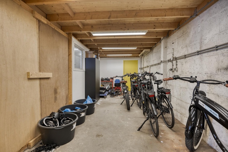 BedrijfsruimteaanJ.P. Broekhovenstraat 11<br/> inElburg BedrijfsruimteaanJ.P. Broekhovenstraat 11<br/> inElburg