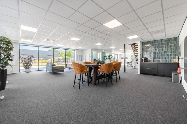 BedrijfsruimteaanDwarsvaartweg 6<br/> inLelystad BedrijfsruimteaanDwarsvaartweg 6<br/> inLelystad