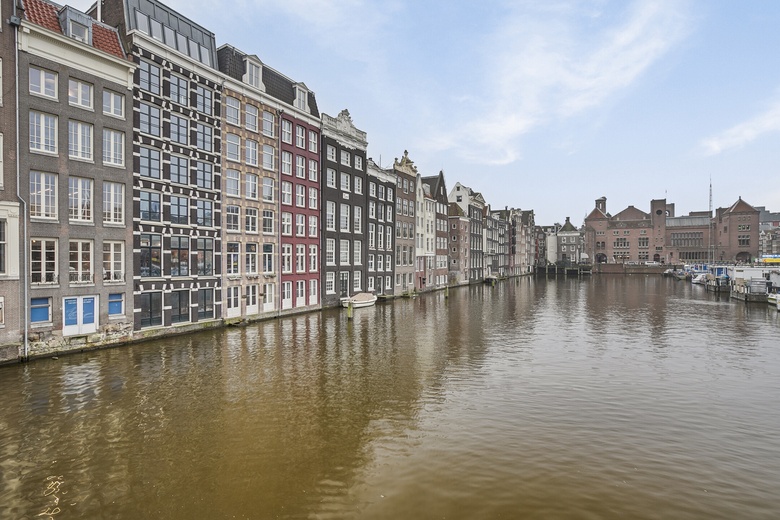 Bekijk foto Horeca aan de Warmoesstraat 10 1 in Amsterdam Bekijk foto Horeca aan de Warmoesstraat 10 1 in Amsterdam