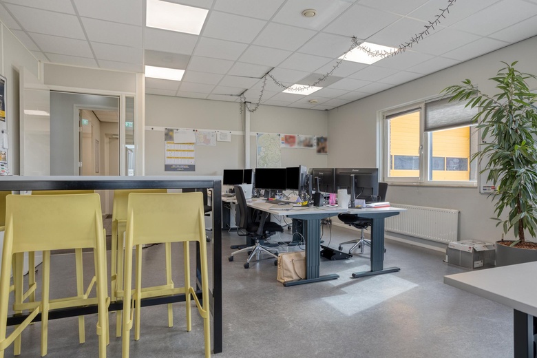 BedrijfsruimteaanKarveelstraat 7<br/> inRaalte