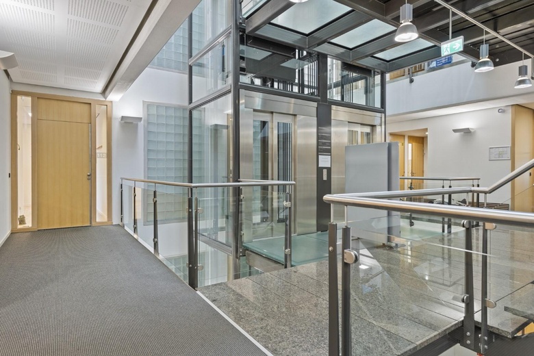 KantoorruimteaanLangesteijn 112<br/> inHendrik-Ido-Ambacht KantoorruimteaanLangesteijn 112<br/> inHendrik-Ido-Ambacht
