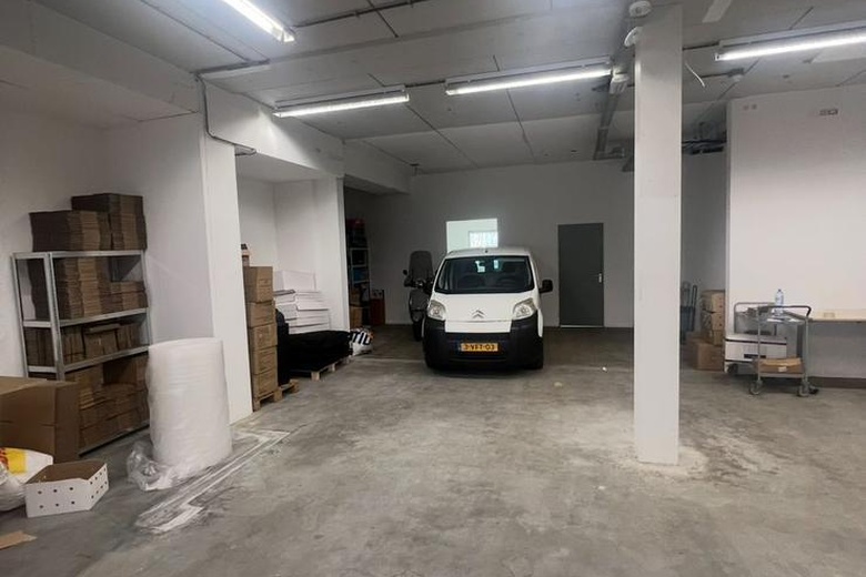 BedrijfsruimteaanLeeuwarderstraatweg 129<br/> inHeerenveen BedrijfsruimteaanLeeuwarderstraatweg 129<br/> inHeerenveen
