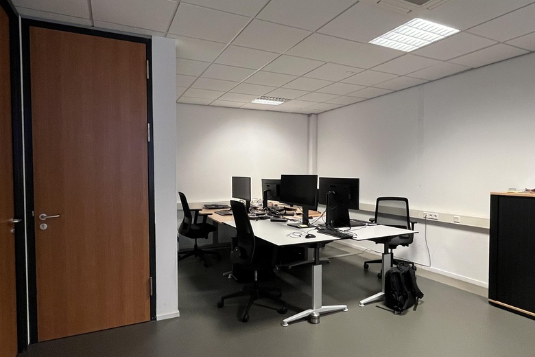 BedrijfsruimteaanProostwetering 24 H<br/> inUtrecht