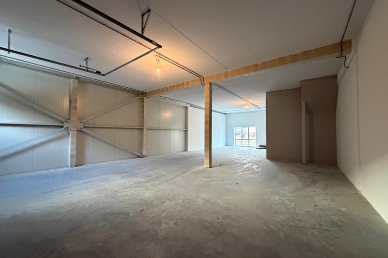 BedrijfsruimteaanVan der Waalsstraat 42<br/> inZoetermeer