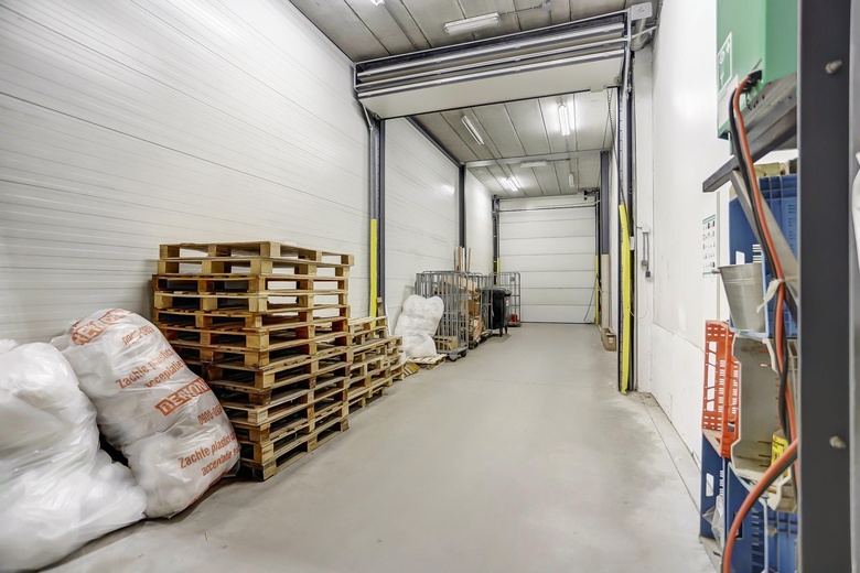 BedrijfsruimteaanAmbachtsstraat 32<br/> inWinterswijk BedrijfsruimteaanAmbachtsstraat 32<br/> inWinterswijk