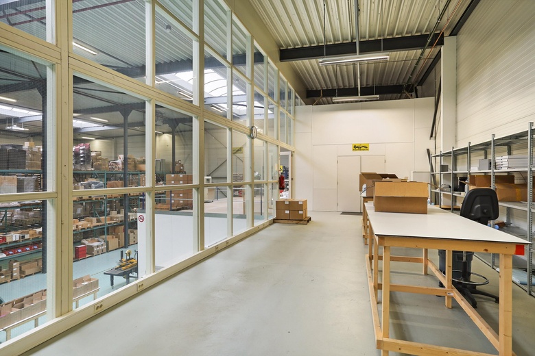 BedrijfsruimteaanAntennestraat 40<br/> inAlmere