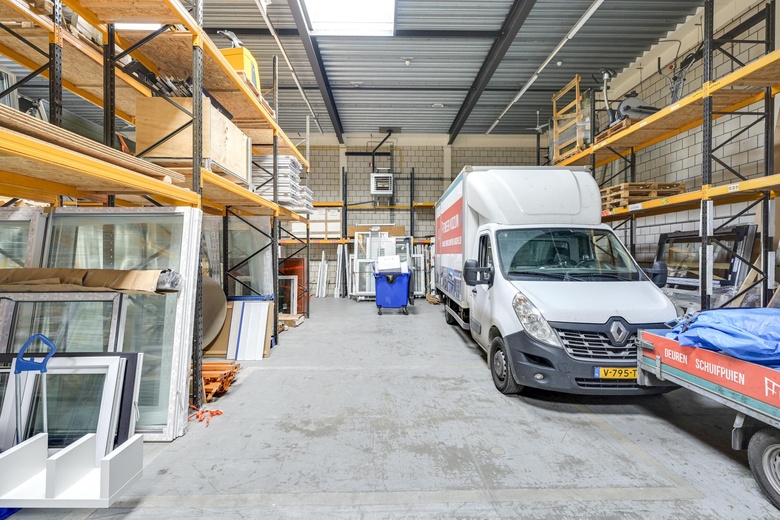 BedrijfsruimteaanWilgenkade 1<br/> inHouten