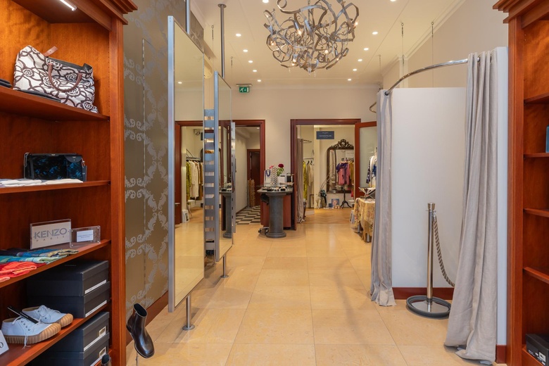 WinkelruimteaanHaarlemmerstraat 18<br/> inLeiden WinkelruimteaanHaarlemmerstraat 18<br/> inLeiden