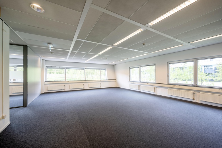 KantoorruimteaanStationsplein-ZW 981<br/> inSchiphol KantoorruimteaanStationsplein-ZW 981<br/> inSchiphol