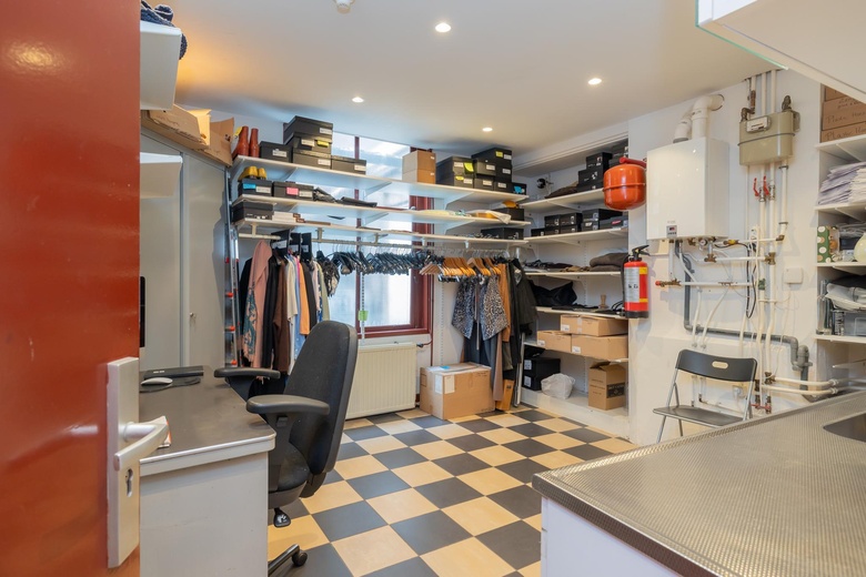 WinkelruimteaanHaarlemmerstraat 18<br/> inLeiden WinkelruimteaanHaarlemmerstraat 18<br/> inLeiden