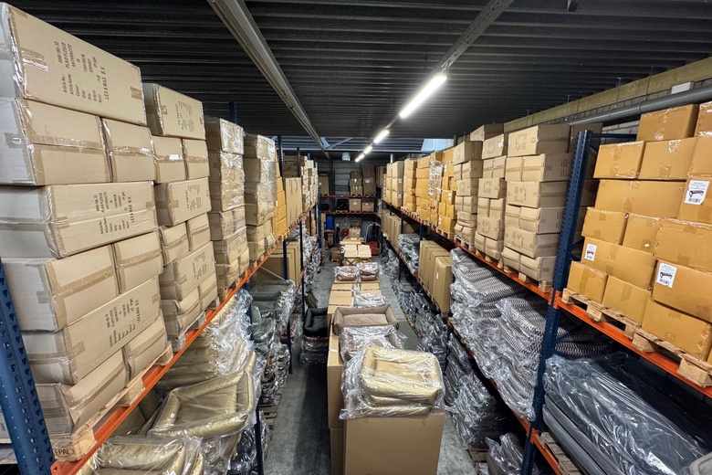 BedrijfsruimteaanElftweg 40 - 42<br/> inRaamsdonksveer