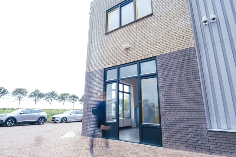 BedrijfsruimteaanAmbachtsweg 11 n<br/> inOosthuizen