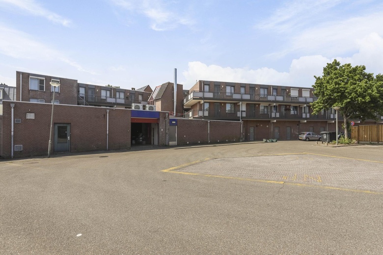 WinkelruimteaanKloosterstraat 14 - 66<br/> inGrubbenvorst WinkelruimteaanKloosterstraat 14 - 66<br/> inGrubbenvorst