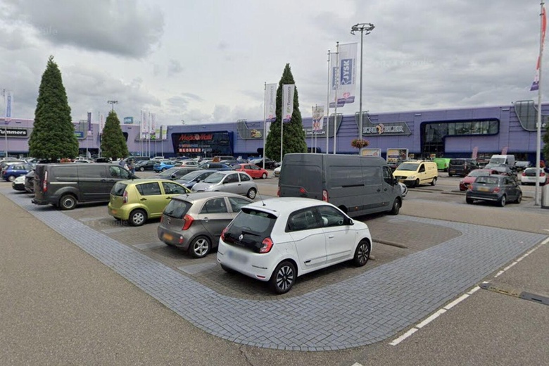 WinkelruimteaanSchaarbroekerweg 32A<br/> inRoermond WinkelruimteaanSchaarbroekerweg 32A<br/> inRoermond