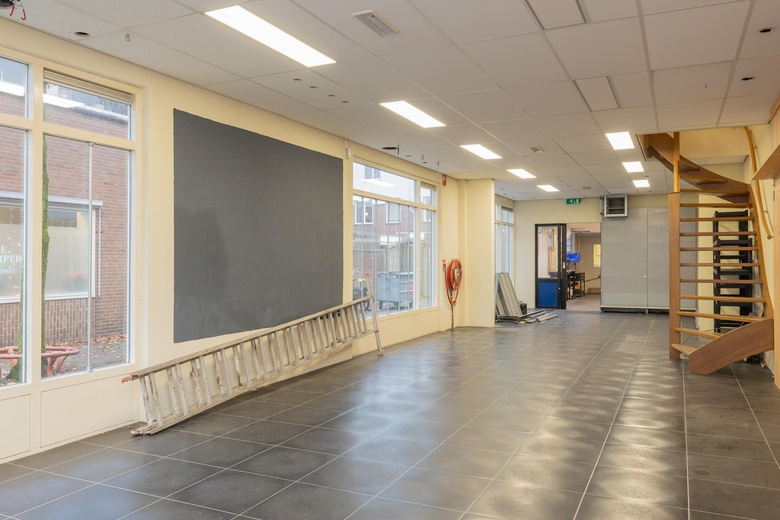 WinkelruimteaanHoofdstraat 144<br/> inSassenheim