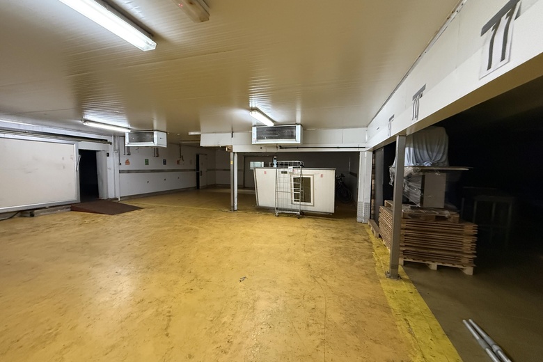 BedrijfsruimteaanAlbrandswaardsedijk 177<br/> inPoortugaal