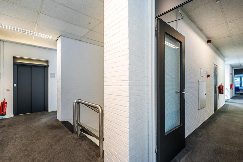 KantoorruimteaanMozartlaan 3<br/> inMaassluis KantoorruimteaanMozartlaan 3<br/> inMaassluis