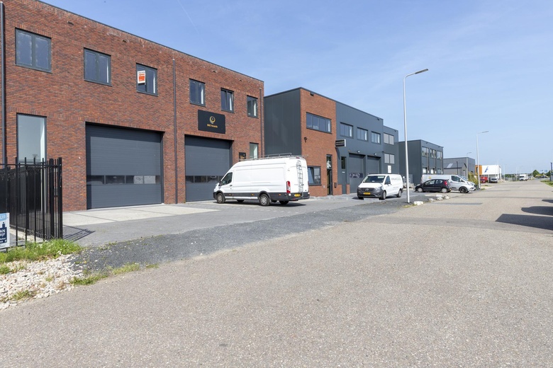 BedrijfsruimteaanAmperestraat 26 a<br/> inNieuwveen BedrijfsruimteaanAmperestraat 26 a<br/> inNieuwveen