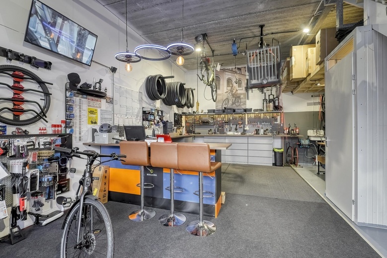 BedrijfsruimteaanIndustrieweg 5 e<br/> inVoorschoten