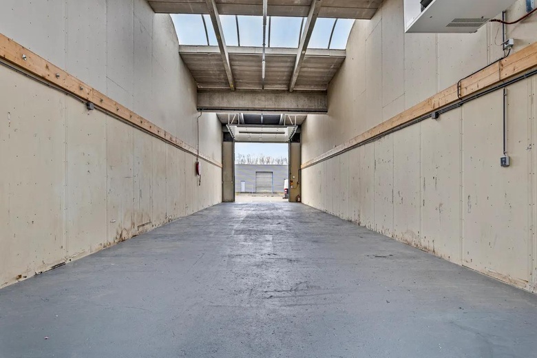 BedrijfsruimteaanPampuslaan 75<br/> inWeesp