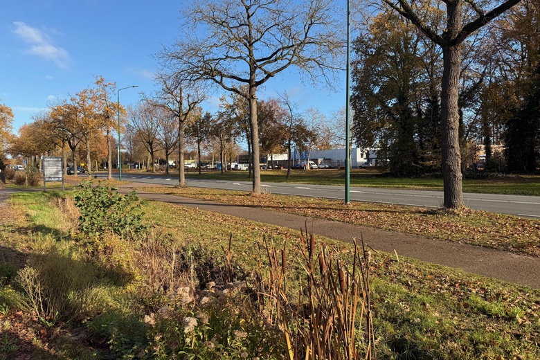 BedrijfsruimteaanOranjelaan 42<br/> inBeek en Donk