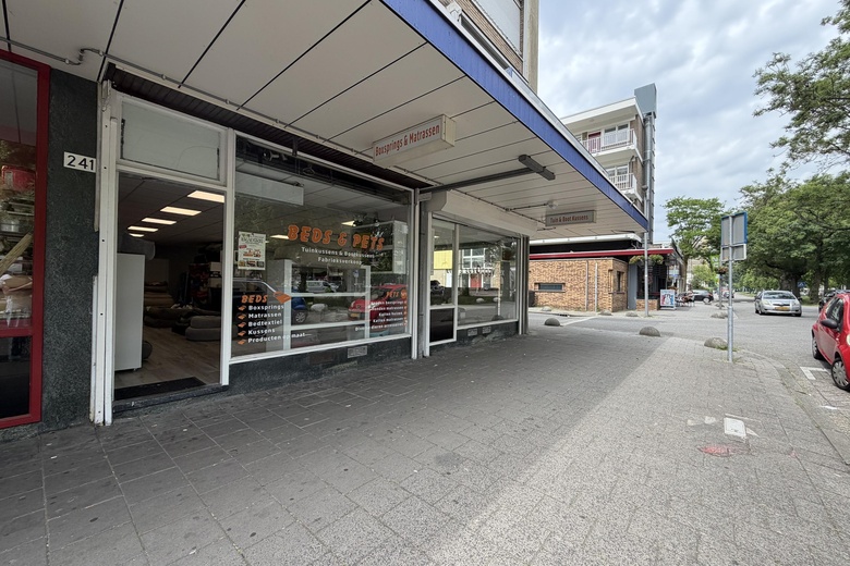 Bekijk foto Winkelruimte aan de Langenhorst 241 in Rotterdam Bekijk foto Winkelruimte aan de Langenhorst 241 in Rotterdam