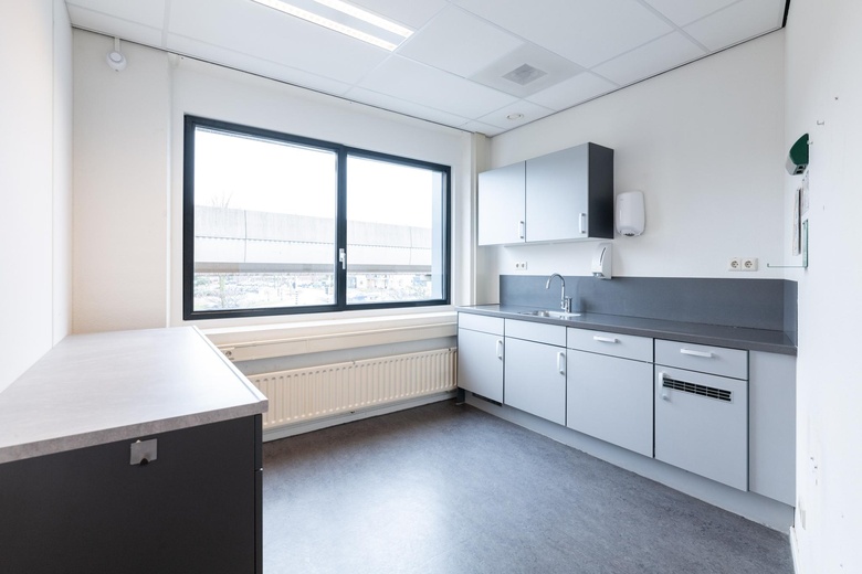 KantoorruimteaanThorbeckelaan 82 C<br/> inSpijkenisse KantoorruimteaanThorbeckelaan 82 C<br/> inSpijkenisse