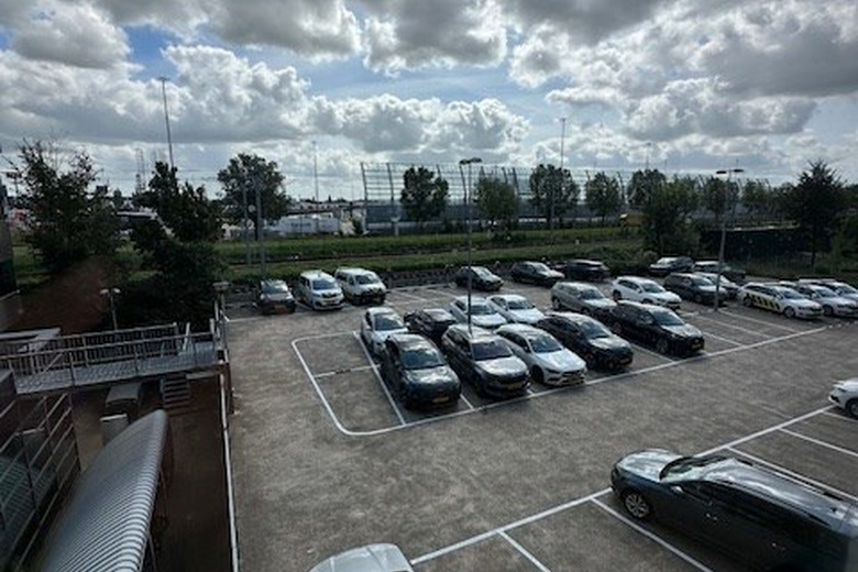 KantoorruimteaanBurgemeester Van Lierplein 1 3<br/> inVlaardingen KantoorruimteaanBurgemeester Van Lierplein 1 3<br/> inVlaardingen