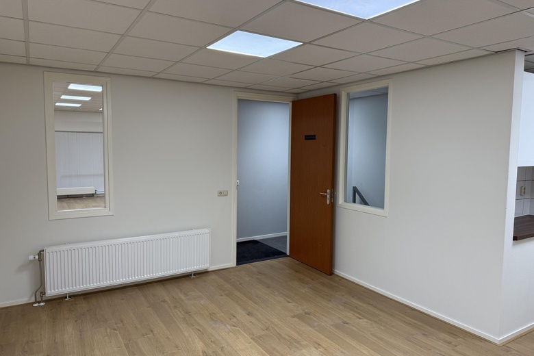 BedrijfsruimteaanZwolseweg 37<br/> inBarendrecht